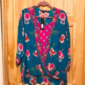 Tolani Collection Floral Print Twist Front Womens Top. Large